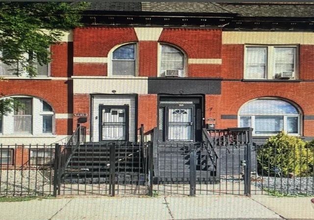 Townhouse for sale at 2854 W Warren Blvd, Chicago, IL 60612 | MLS# 12777521