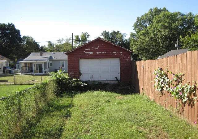 Photo 2 of Single family home for sale at 315 Maurice St, Alton, IL 62002 | MLS# 12777554 | Listing updated on 2026-10-06