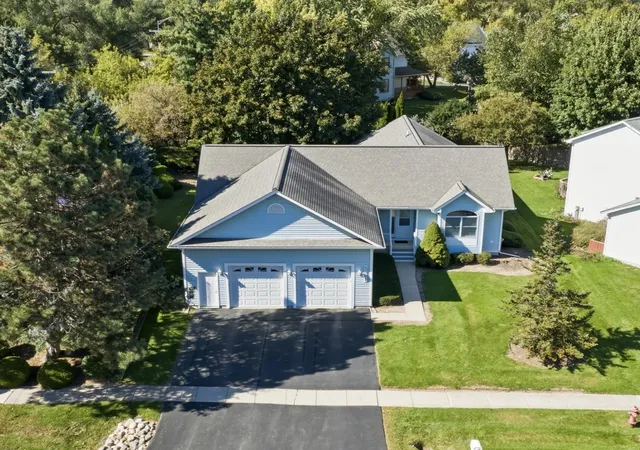 Photo 1 of Single family home for sale at 2001 Red Barn Rd, Woodstock, IL 60098 | MLS# 12777559 | Listing updated on 2026-10-09