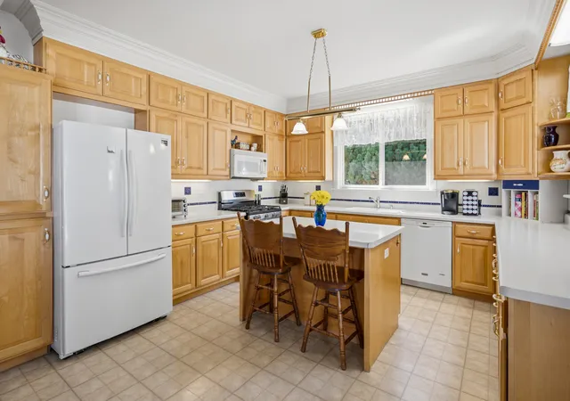 Photo 4 of Single family home for sale at 2001 Red Barn Rd, Woodstock, IL 60098 | MLS# 12777559 | Listing updated on 2026-10-09