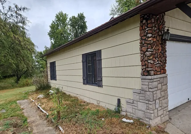 Photo 1 of Single family home for sale at 1610 W Mccord St, Centralia, IL 62801 | MLS# 12777569 | Listing updated on 2026-10-05