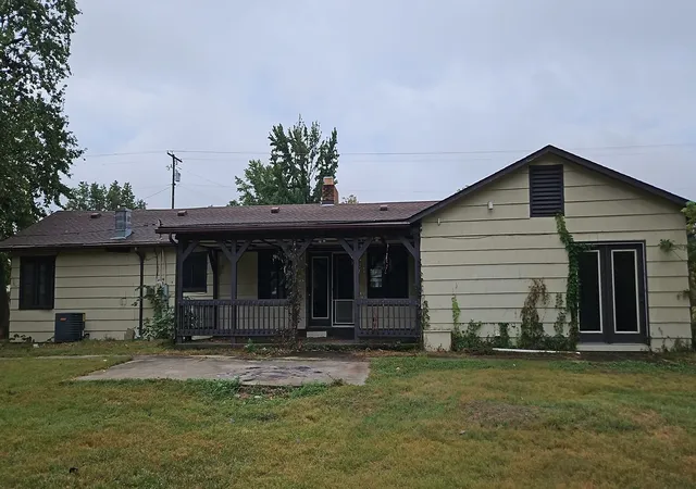 Photo 2 of Single family home for sale at 1610 W Mccord St, Centralia, IL 62801 | MLS# 12777569 | Listing updated on 2026-10-05