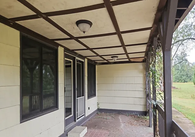 Photo 3 of Single family home for sale at 1610 W Mccord St, Centralia, IL 62801 | MLS# 12777569 | Listing updated on 2026-10-05