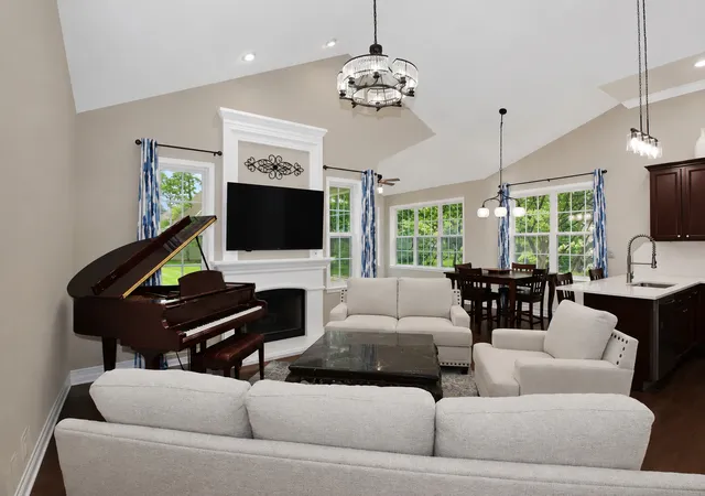 Photo 4 of Single family home for sale at 809 Colchester Dr, Oswego, IL 60543 | MLS# 12777573 | Listing updated on 2026-10-05
