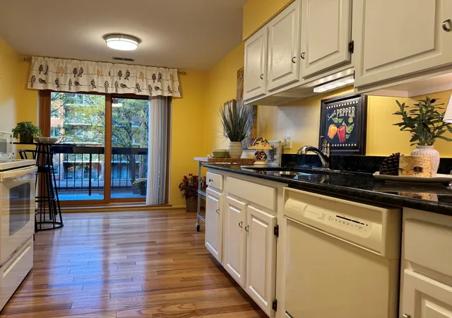 Listing Photo 4 - Condo for sale in building located at 711 S River Rd, Des Plaines, IL 60016 - Unit #314