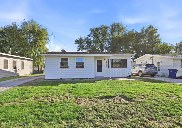Photo 3 of Single family home for sale at 1706 116th Avenue, Milan, IL 61264 | MLS# 12777584 | Listing updated on 2026-10-08