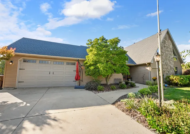 Photo 3 of Single family home for sale at 1345 Edmonds Ave, New Lenox, IL 60451 | MLS# 12777595 | Listing updated on 2026-10-07