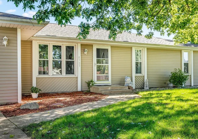 Photo 3 of Single family home for sale at 8523 Terrang Ct, Machesney Park, IL 61115 | MLS# 12777597 | Listing updated on 2026-10-05