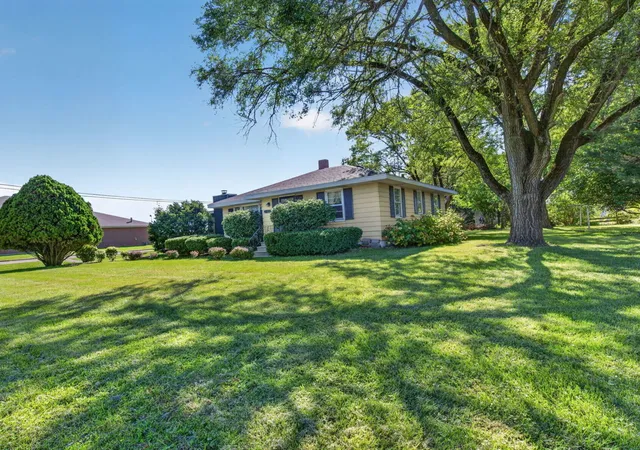 Photo 3 of Single family home for sale at 2485 E Division St, Diamond, IL 60416 | MLS# 12777598 | Listing updated on 2026-10-08