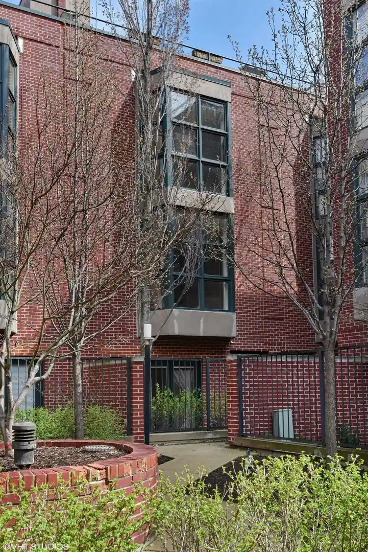 Listing Photo 2 - Condo for sale at Hearthstone, Unit E2 1701 N Halsted St, Hearthstone, Chicago, IL 60614 | Built Year: undefined - undefined