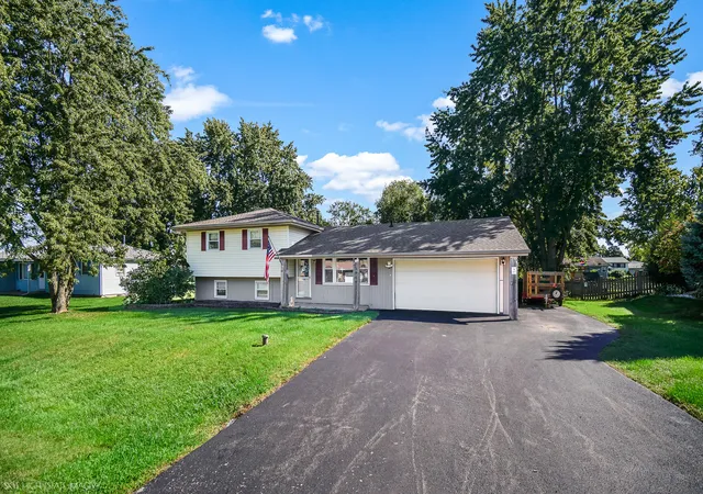Single family home for sale at 23949 S Green Heron Dr, Channahon, IL 60410 | MLS# 12777612