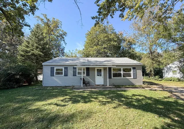 Photo 2 of Single family home for sale at 1403 Glendale Dr, Champaign, IL 61821 | MLS# 12777629 | Listing updated on 2026-10-21