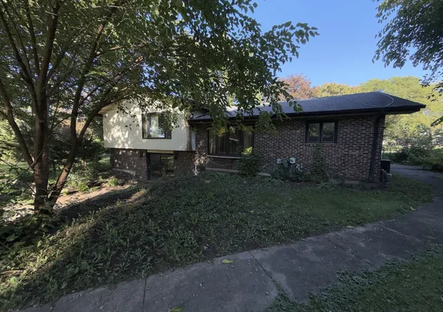 Photo 3 of Single family home for sale at 1222 Laurel Ln, Schaumburg, IL 60193 | MLS# 12777635 | Listing updated on 2026-10-07