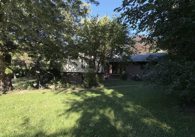 Photo 4 of Single family home for sale at 1222 Laurel Ln, Schaumburg, IL 60193 | MLS# 12777635 | Listing updated on 2026-10-07
