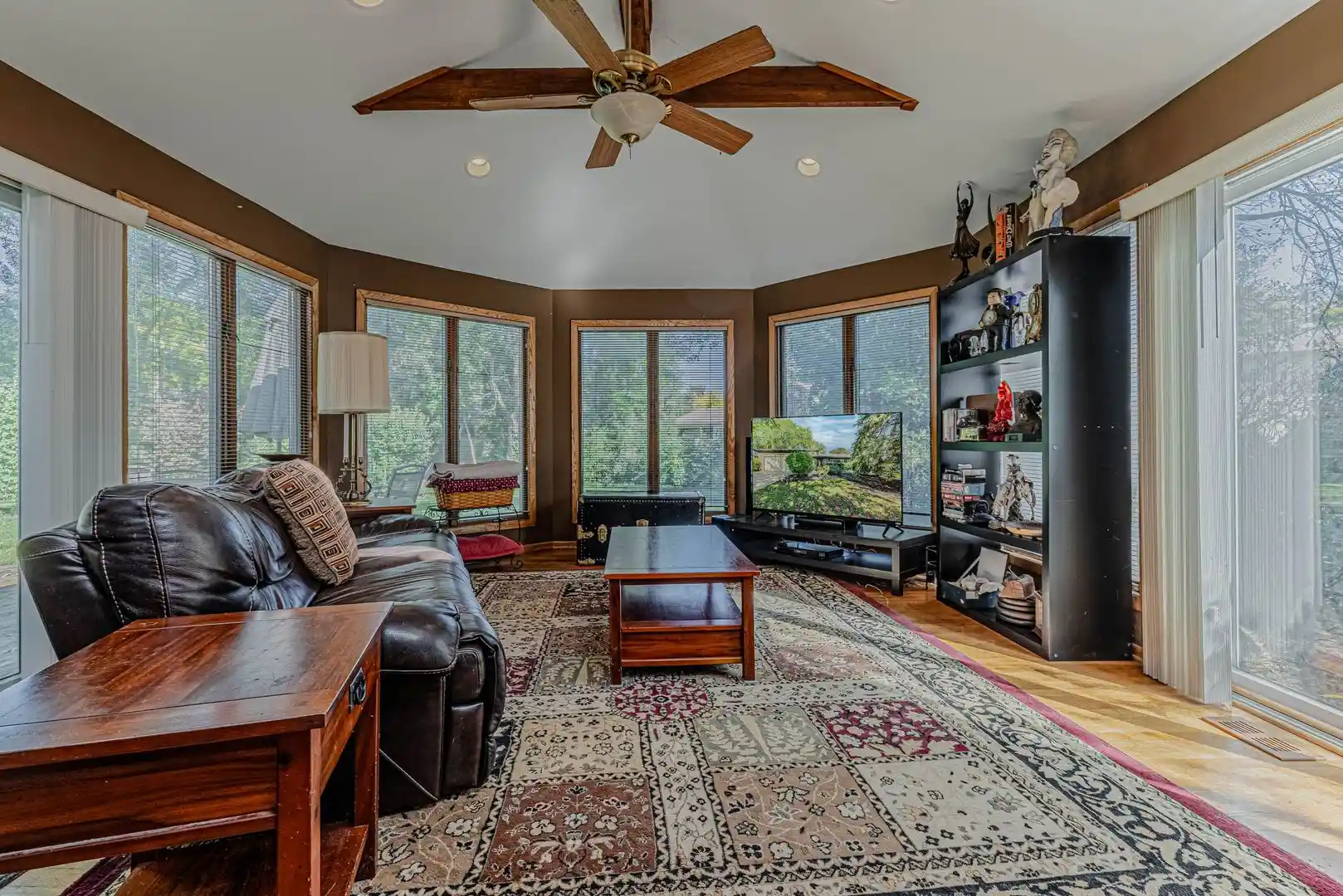 Photo 3 of Single family home for sale at 1606 E Waverly Ct, Arlington Heights, IL 60004 | MLS# 12777645 | Listing updated on 2026-10-07