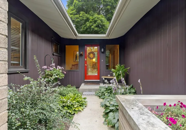 Photo 2 of Single family home for sale at 125 N Park Blvd, Glen Ellyn, IL 60137 | MLS# 12777652 | Listing updated on 2026-10-05
