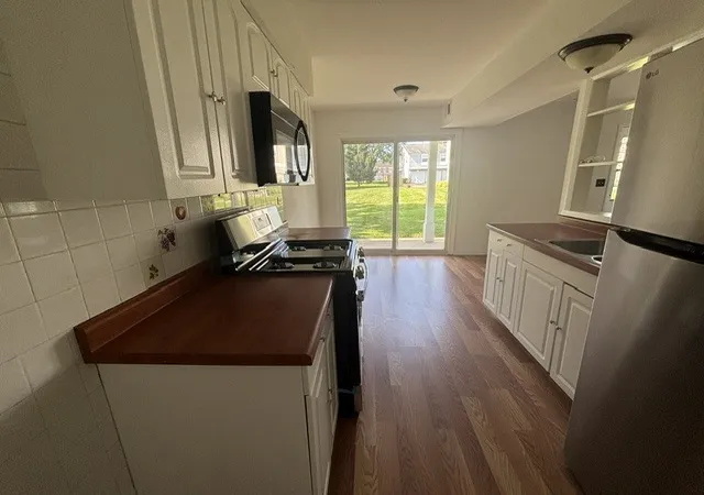 Photo 4 of Townhouse for sale at 1242 Oboe Ct, Wheeling, IL 60090 | MLS# 12777653 | Listing updated on 2026-10-07