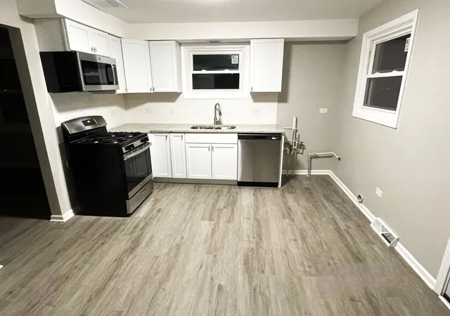 Photo 4 of Single family home for sale at 2905 140th Place, Blue Island, IL 60406 | MLS# 12777657 | Listing updated on 2026-10-05