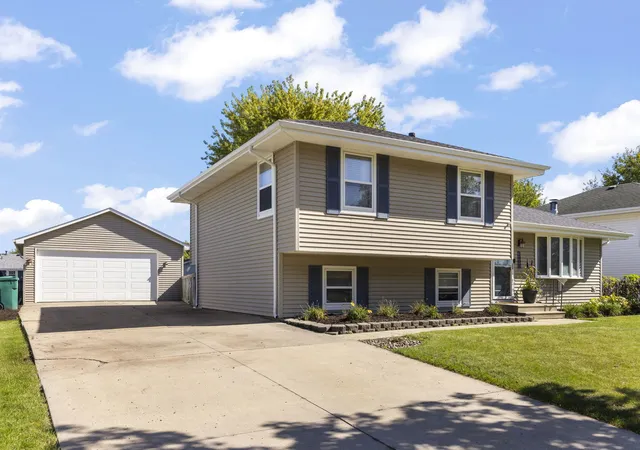 Photo 3 of Single family home for sale at 2908 Frank Turk Dr, Plainfield, IL 60586 | MLS# 12777658 | Listing updated on 2026-10-07