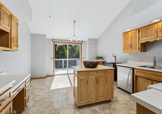 Photo 4 of Townhouse for sale at 15412 S Sunshine Cir, Plainfield, IL 60544 | MLS# 12777668 | Listing updated on 2026-10-10