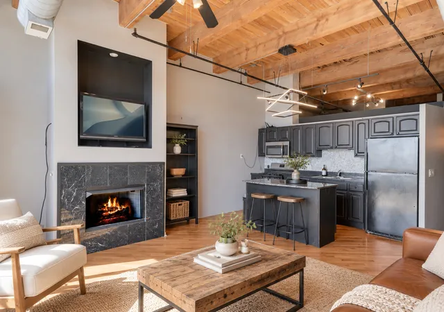 Photo 3 of Condo for sale at 1250 W Van Buren St #511, Chicago, IL 60607 | MLS# 12777672 | Listing updated on 2026-10-06