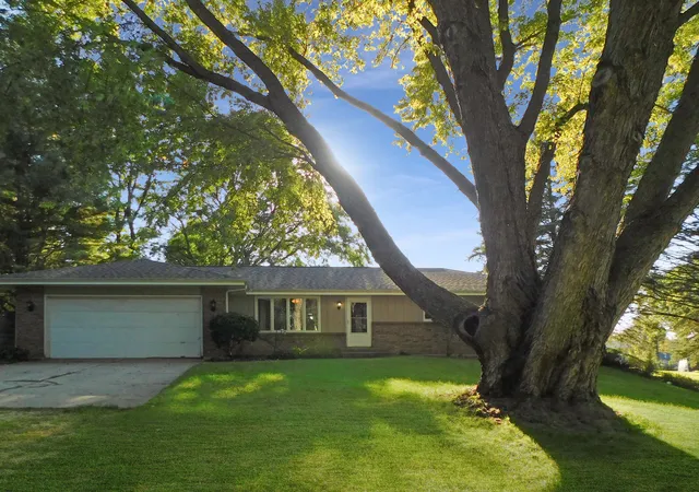 Photo 1 of Single family home for sale at 12544 Chuckanut Dr, Roscoe, IL 61073 | MLS# 12777688 | Listing updated on 2026-10-07