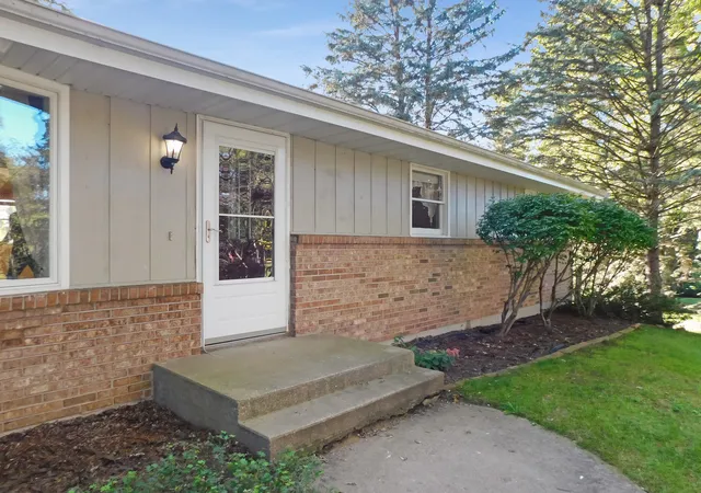 Photo 3 of Single family home for sale at 12544 Chuckanut Dr, Roscoe, IL 61073 | MLS# 12777688 | Listing updated on 2026-10-07