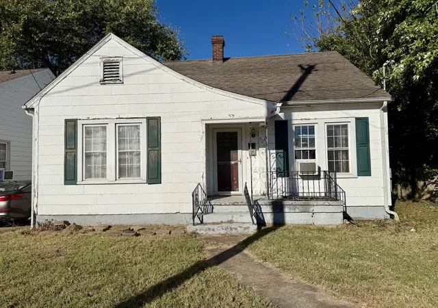 Photo 1 of Single family home for sale at 605 W 10th Street, Metropolis, IL 62960 | MLS# 12777689 | Listing updated on 2026-10-06