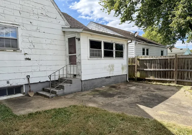 Photo 3 of Single family home for sale at 605 W 10th Street, Metropolis, IL 62960 | MLS# 12777689 | Listing updated on 2026-10-06