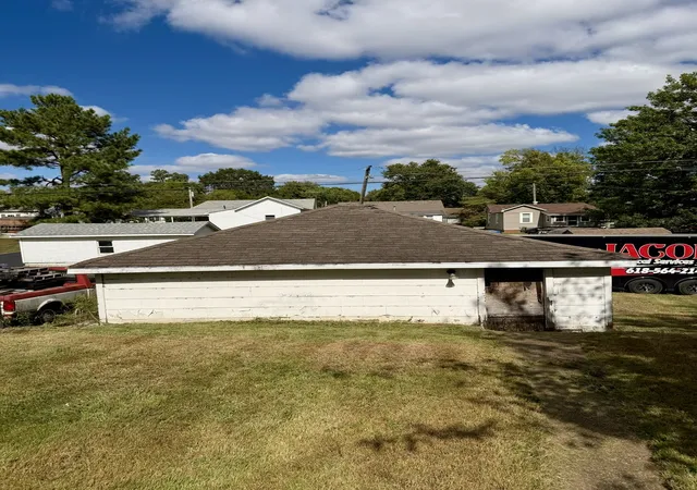 Photo 3 of Single family home for sale at 605 W 10th Street, Metropolis, IL 62960 | MLS# 12777689 | Listing updated on 2026-10-06