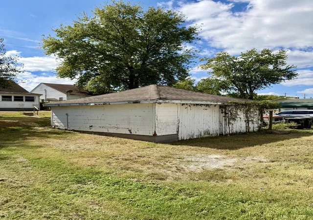 Photo 4 of Single family home for sale at 605 W 10th Street, Metropolis, IL 62960 | MLS# 12777689 | Listing updated on 2026-10-06