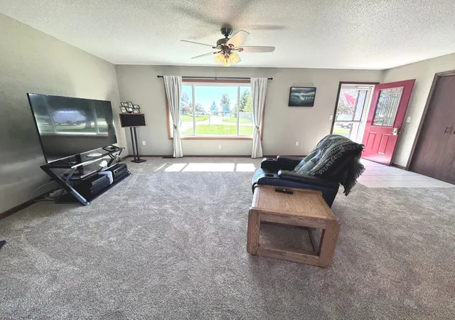 Photo 3 of Single family home for sale at 914 E Boyer St, Gibson City, IL 60936 | MLS# 12777698 | Listing updated on 2026-10-06