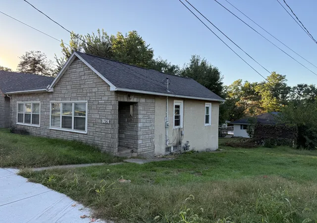 Photo 3 of Single family home for sale at 726 6th Street, Peru, IL 61354 | MLS# 12777710 | Listing updated on 2026-10-07