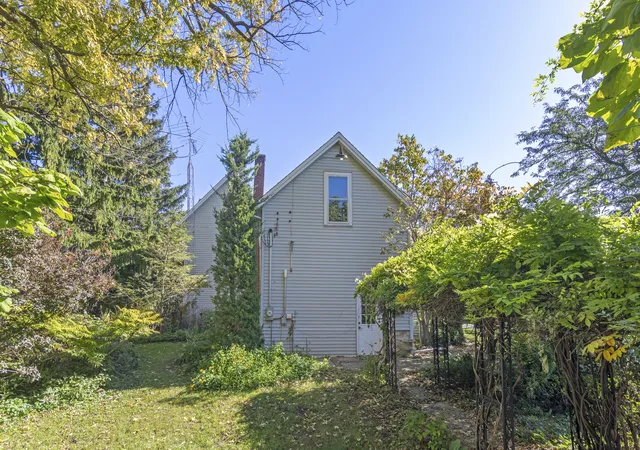 Photo 3 of Single family home for sale at 21443 Airport Rd, Sycamore, IL 60178 | MLS# 12777727 | Listing updated on 2026-10-08