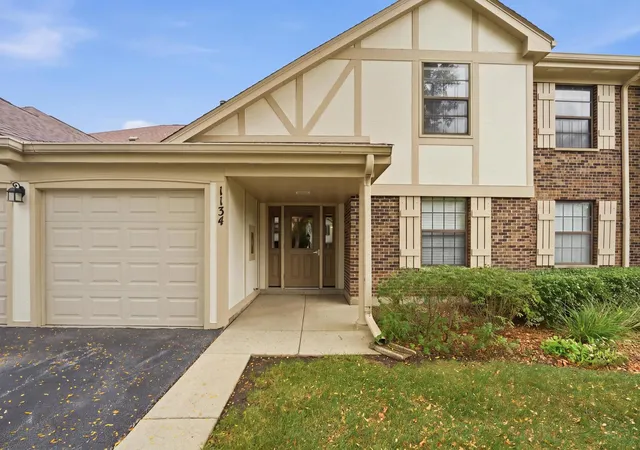 Townhouse for sale at 1134 Hawthorne Ct #B2, Wheeling, IL 60090 | MLS# 12777733