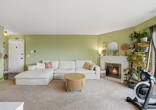 Photo 4 of Townhouse for sale at 1134 Hawthorne Ct #B2, Wheeling, IL 60090 | MLS# 12777733 | Listing updated on 2026-10-21