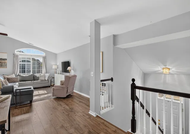 Listing Photo 4 - Condo for sale in building located at 2264 Summerlin Dr, Aurora, IL 60503 - Unit #2264