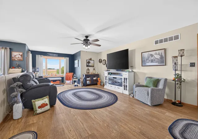 Photo 3 of Single family home for sale at 224 Windover Park Ct, Rochelle, IL 60168 | MLS# 12777746 | Listing updated on 2026-10-07