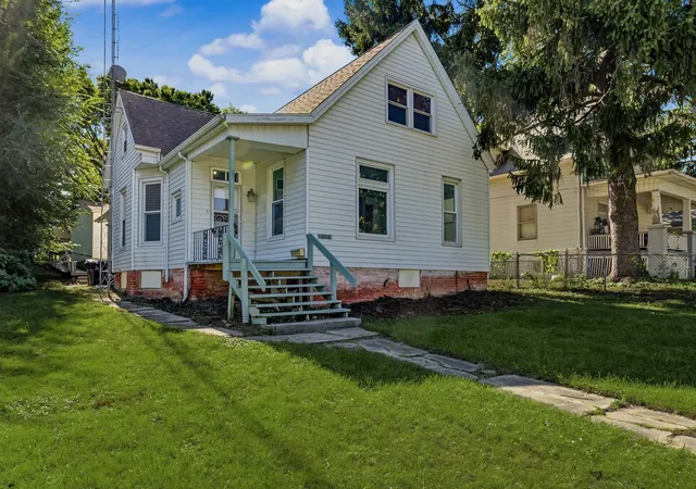Photo 1 of Single family home for sale at 1212 W Olive St, Bloomington, IL 61701 | MLS# 12777766 | Listing updated on 2026-10-08