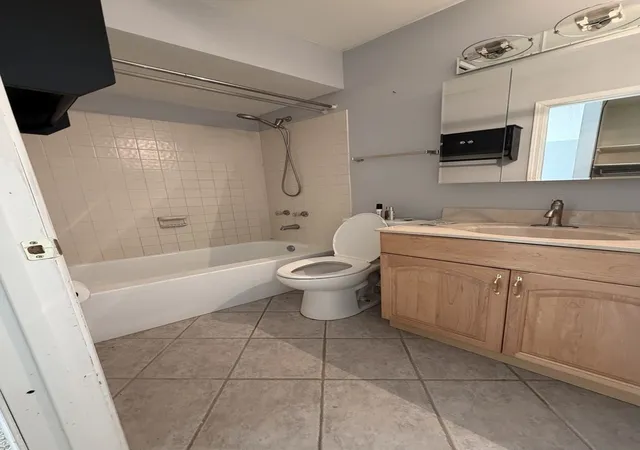 Photo 13 of Townhouse for sale at 112 Windward Dr, Schaumburg, IL 60194 | MLS# 12777770 | Listing updated on 2026-10-27