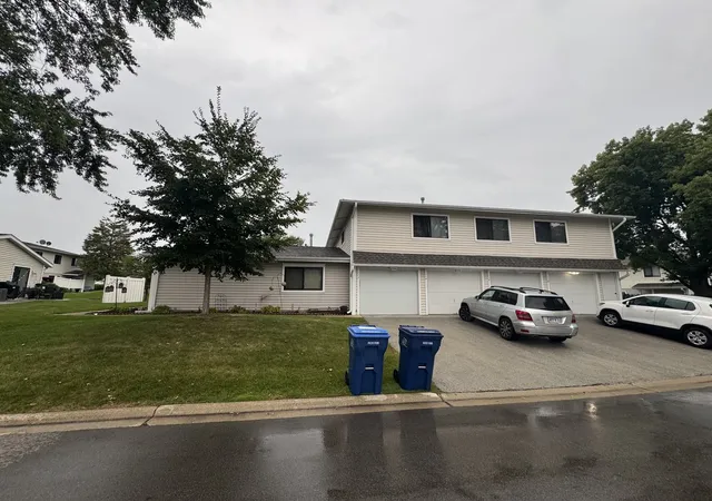Photo 2 of Townhouse for sale at 112 Windward Dr, Schaumburg, IL 60194 | MLS# 12777770 | Listing updated on 2026-10-27