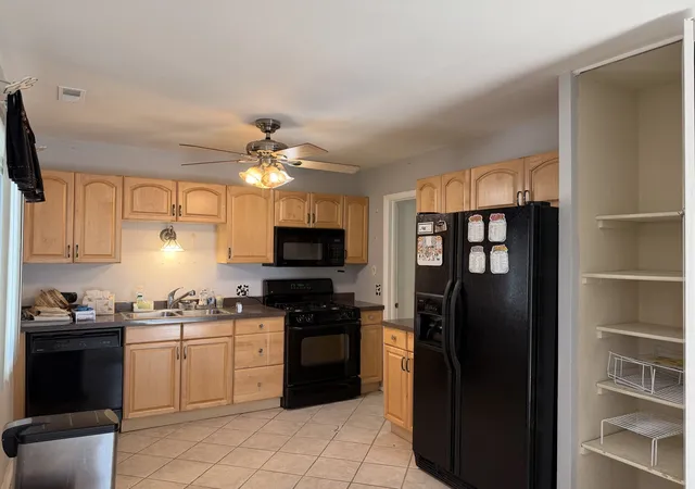 Photo 3 of Townhouse for sale at 112 Windward Dr, Schaumburg, IL 60194 | MLS# 12777770 | Listing updated on 2026-10-27