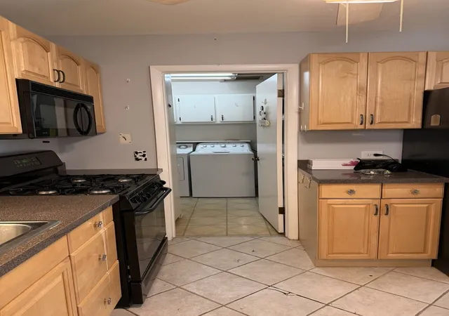 Photo 4 of Townhouse for sale at 112 Windward Dr, Schaumburg, IL 60194 | MLS# 12777770 | Listing updated on 2026-10-27