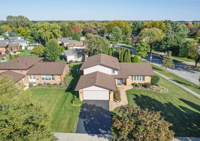 Photo 2 of Single family home for sale at 7049 Camden Rd, Downers Grove, IL 60516 | MLS# 12777776 | Listing updated on 2026-10-23