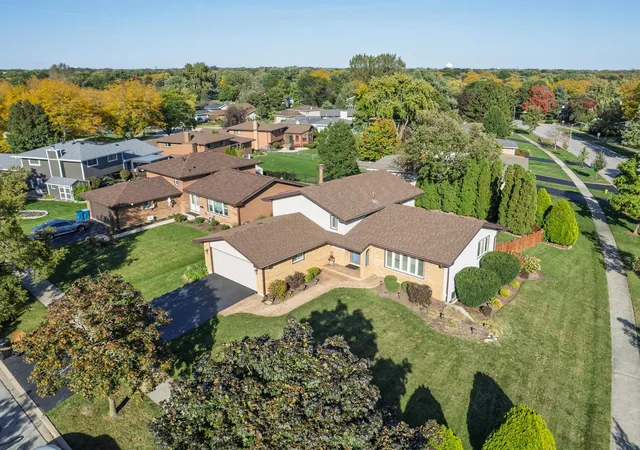 Photo 3 of Single family home for sale at 7049 Camden Rd, Downers Grove, IL 60516 | MLS# 12777776 | Listing updated on 2026-10-23