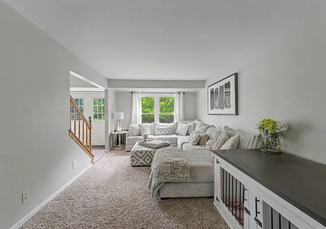 Photo 3 of Single family home for sale at 1262 Knollwood Cir, Crystal Lake, IL 60014 | MLS# 12777779 | Listing updated on 2026-10-14