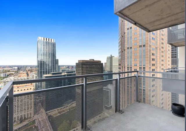 Photo 2 of Condo for sale at 235 W Van Buren St #4013, Chicago, IL 60607 | MLS# 12777797 | Listing updated on 2026-10-18