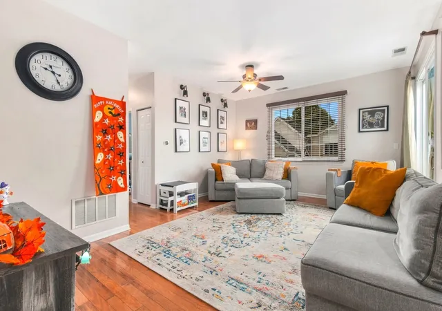 Photo 4 of Condo for sale at 41 W Briarwood Dr #41, Streamwood, IL 60107 | MLS# 12777808 | Listing updated on 2026-10-21