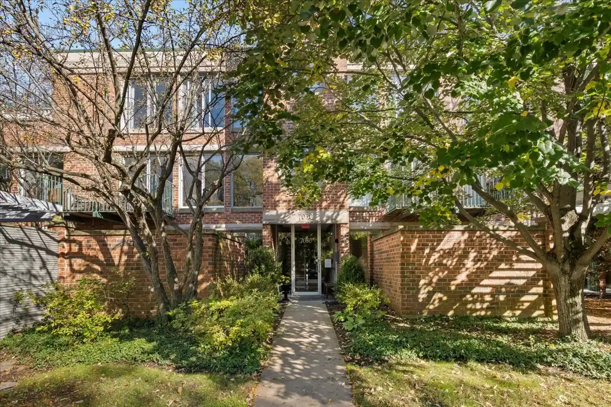 Listing Photo 1 - Condo for sale in 7030 Arbor Ln located at 7030 Arbor Ln, Northfield, IL 60093 - Unit #302