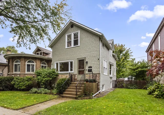 Photo 1 of Single family home for sale at 2626 W Morse Ave, Chicago, IL 60645 | MLS# 12777815 | Listing updated on 2026-10-09
